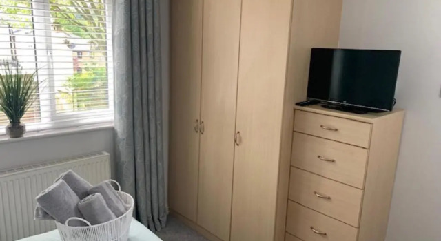 Апартаменты One Bedroom Apartment With En-suite & Patio