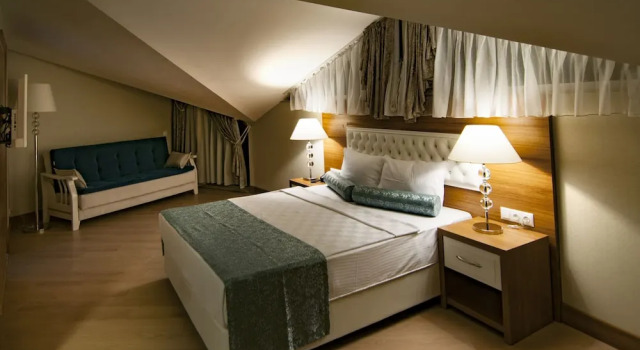 Трёхместный семейный номер Standard с видом на город Exelans Hotel