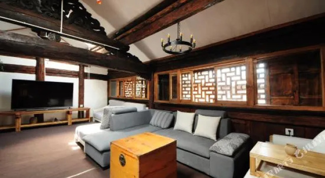 Yishu Ancient House