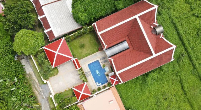 Вилла Beautiful 5BR Villa Felicity, Pool & Garden, near Naiharn