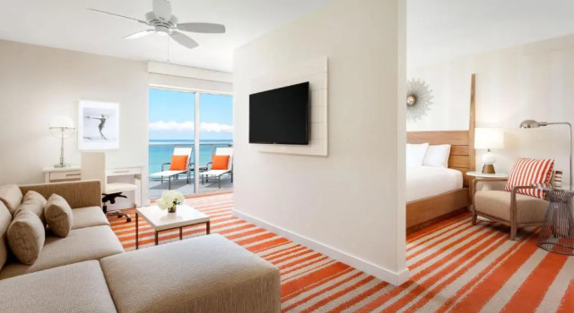 Четырёхместный полулюкс с балконом и oceanfront Hilton Cabana Miami Beach Resort