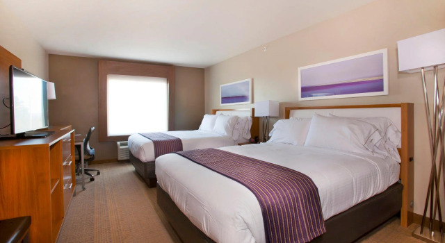 Четырёхместный номер Standard Holiday Inn Express Hotel & Suites Hot Springs by IHG