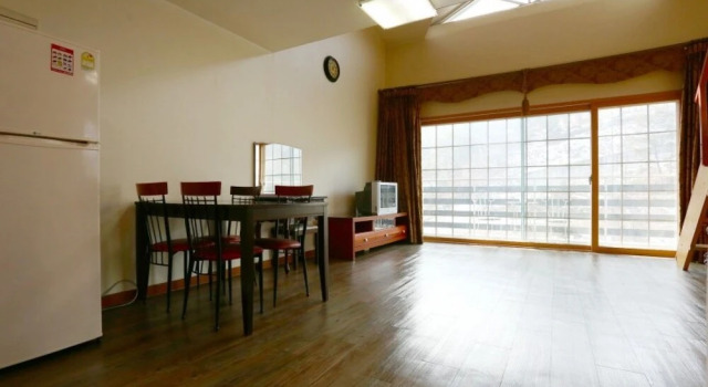 Pyeongchang White Castle Pension, Boek Hotel Hotels in Gangwon-Do met parkeren, Parkeren