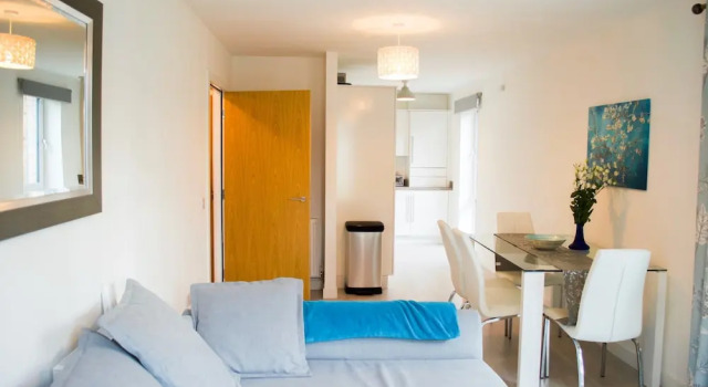 2 Bedroom Flat Close To The City Centre, Забронировать Отель Эдинбург Midlothian, рядом с Холирудское абатство