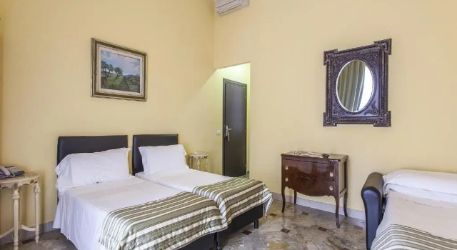 Трёхместный номер Standard Hotel Regina Giovanna