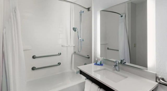 Люкс Holiday Inn Express & Suites Houston - Memorial Park Area by IHG