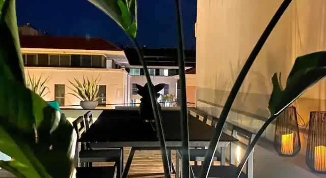 Апартаменты Deluxe Premier Artful City Loft with Terrace