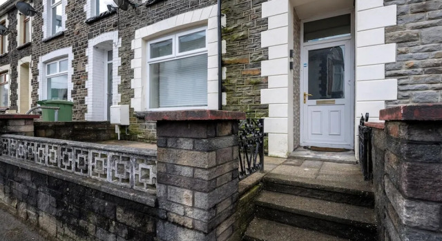 Comfortable 4-bed Home With Free Parking Wales, Rezervați Casă de vacanță Abercynon Cardiff
