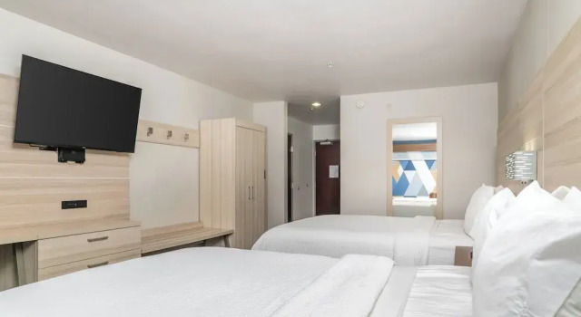 Четырёхместный номер Standard Holiday Inn Express Hotel & Suites San Diego Otay Mesa by IHG