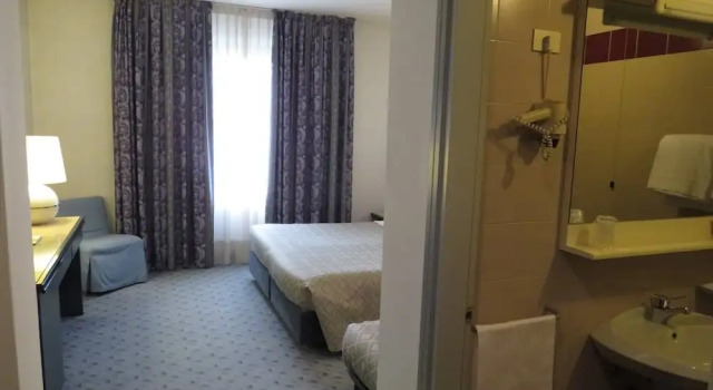 Трёхместный номер Business Hotel Turandot-Osteria-Pizzeria "Nanni"