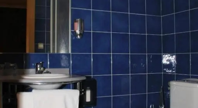 Четырёхместный номер Standard Isis de Cuenca Alojamiento Superior especial para Moteros con Piscina