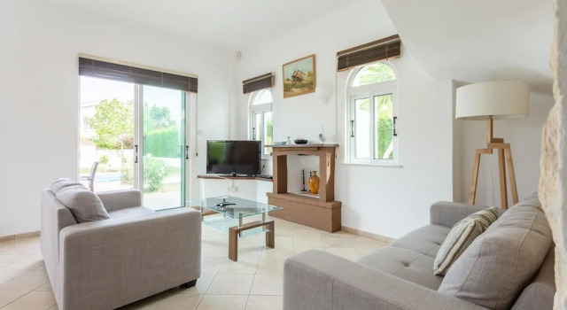 Villa Chrysanthemum Large Private Pool Walk to Beach A C Wifi