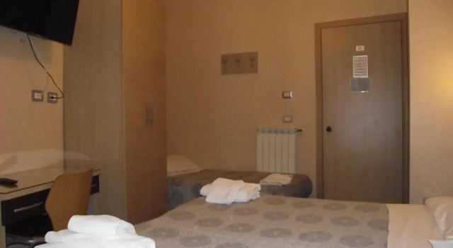 Трёхместный номер Standard Hotel Elide