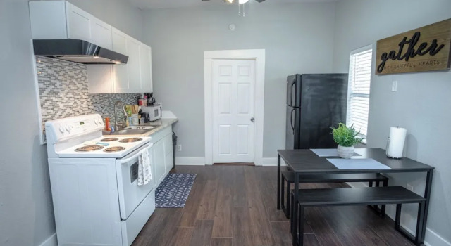 Апартаменты Classic 1br/1ba Charming Apt w/ Modern Upgrades
