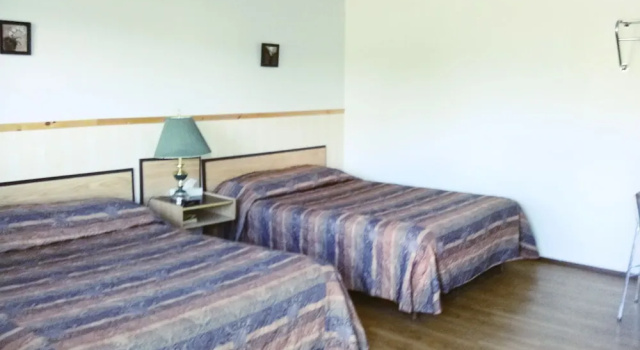 Четырёхместный номер Economy Moosomin Motel