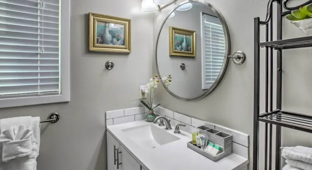 Коттедж с 2 комнатами с балконом Walk to Beach: Dog-friendly Myrtle Beach Cottage!