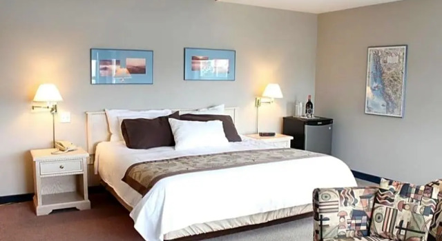 Двухместный номер Standard с видом на море Quarterdeck Inn Port Hardy