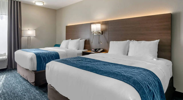 Четырёхместный номер Standard Comfort Inn & Suites Troutville-Roanoke North