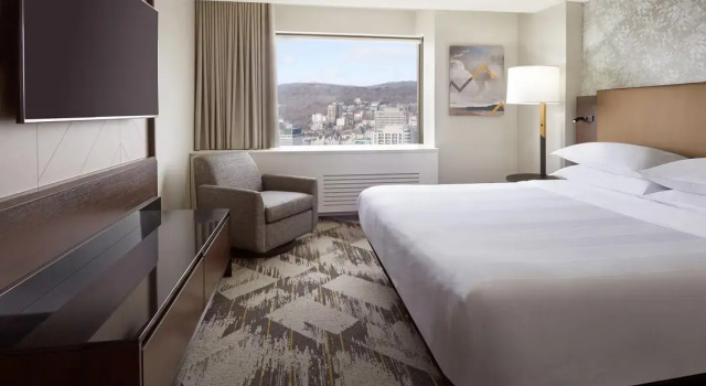 Полулюкс Le Centre Sheraton Montreal Hotel