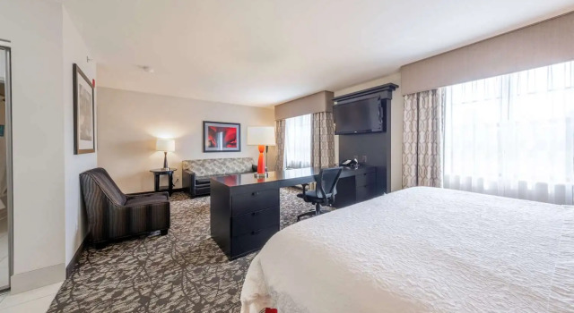 Двухместный люкс Hampton Inn & Suites DuPont