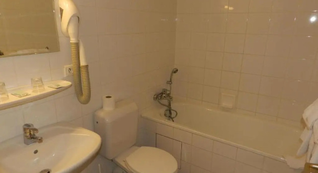 Трёхместный номер Standard Hôtel Gloria & Avenue