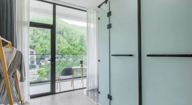 Место под палатку с 6 комнатами с видом на реку Moganshan Youshe Garden Family Vacation Homestay