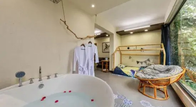 Кровать в общем номере Jianshui ancient city second flower inn