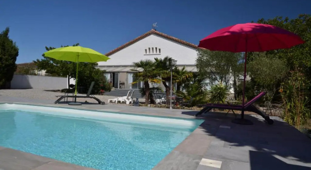 Aux Belles Vacances- Adult Only, Book Bed and Breakfast Hoteller i Canal du Midi med pool, Swimmingpool