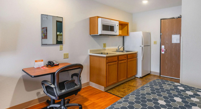 Четырёхместный номер Standard Econo Lodge Hammond