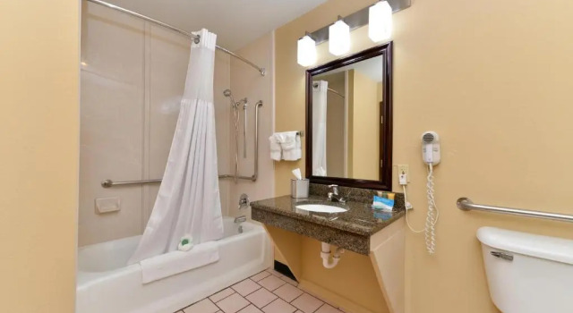 Номер Standard Baymont Inn & suites by Wyndham Ardmore I-35