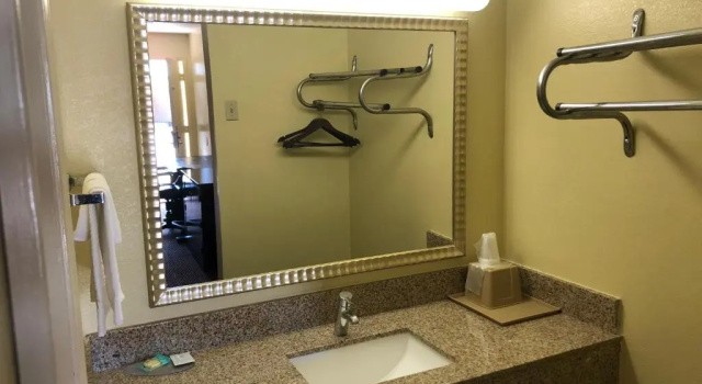 Четырёхместный номер Standard Liberty Inn - Collins