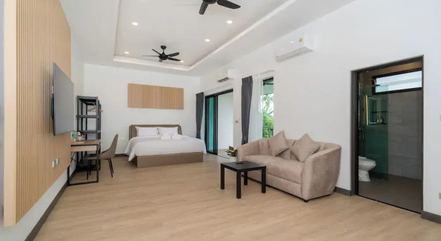 Полулюкс DC Resident Phuket