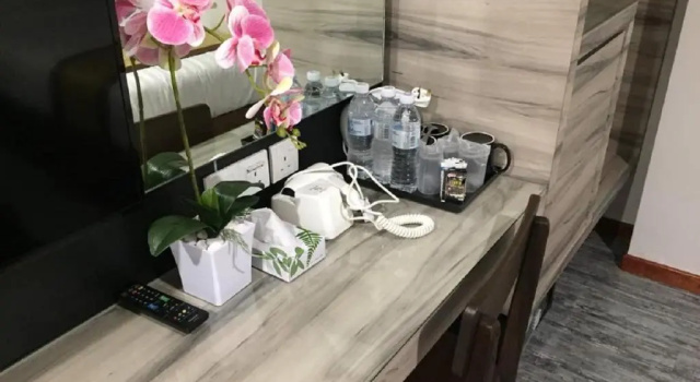 Luksusowy dwuosobowy pokój Meriton Inn Hotel