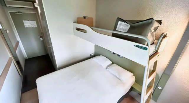 Четырёхместный номер Standard ibis Budget Beaune