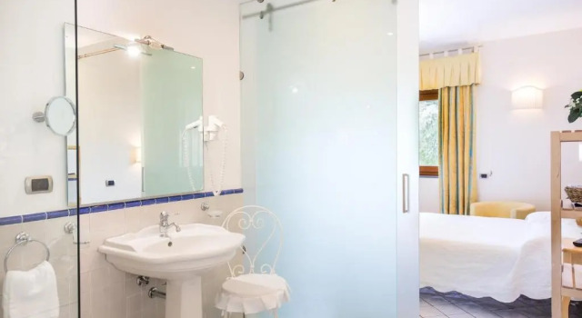 Трёхместный номер Standard с видом на сад Villa Poseidon -Boutique Hotel