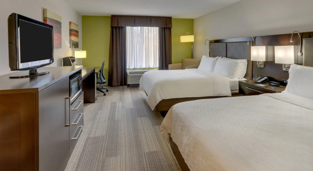 Четырёхместный номер Standard Holiday Inn Express Hotel & Suites Dayton-Centerville by IHG