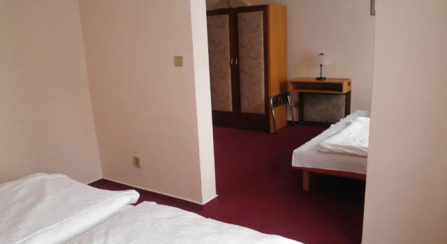 Hotel Zvikov, Rezerwuj Hotel Hotele w Central Bohemia z parkingiem, Parking