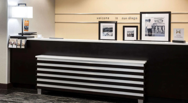 Hampton Inn San Diego Downtown, Забронировать Отель Отели Сан-Диего с парковкой, рядом с AD Nightclub, Парковка