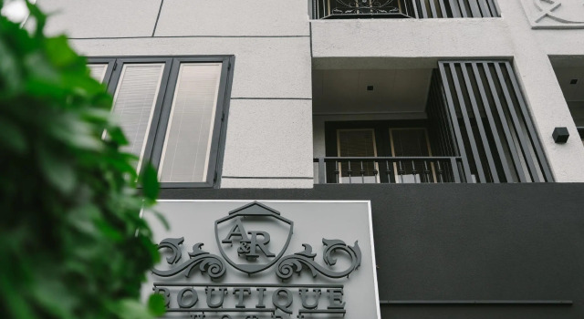 Кровать в общем номере A&R Boutique Hotel
