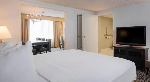 Двухместный номер с балконом DoubleTree by Hilton Hotel Syracuse
