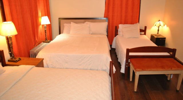 Newark Airport Room with Private Bath, Забронировать Отель Ньюарк North Jersey, рядом с Newark Community Health Center