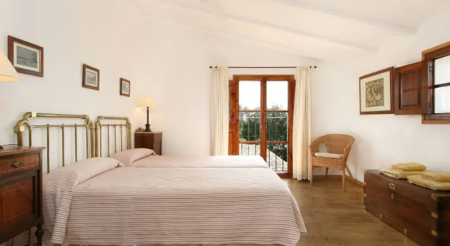 Poolside Villa Stay for Groups, Book Villa Pollença Majorca