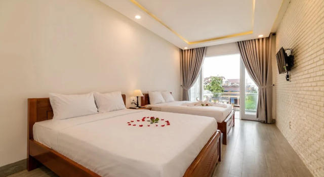 Семейная вилла с балконом Chi Thanh Villa