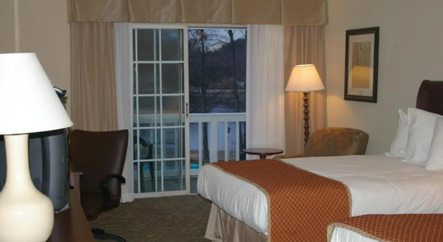 Четырёхместный номер Standard Sturbridge Host Hotel And Conference Center