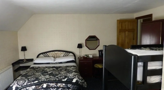 Peakstones Inn, Rezervați Pensiune Calton Staffordshire