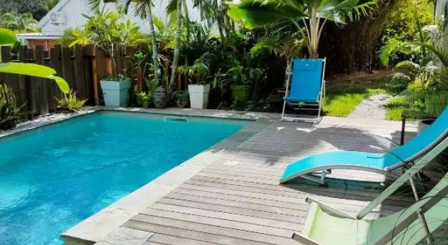 Maison d'une chambre a Saint Paul a 900 m de la plage avec vue sur la mer piscine partagee et jardin clos, Book Hotel Hotels in Saint-Paul with Parking, Parking