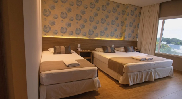 Трёхместный номер Premier Continental Inn