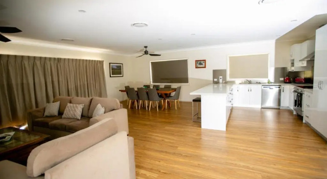 Коттедж с 4 комнатами Elm Cottage Tumut