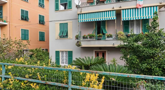Spacious Apartment in Lavagna near Sea & City Center, Забронировать Апартаменты/квартира Отели Лаванья с парковкой, Парковка