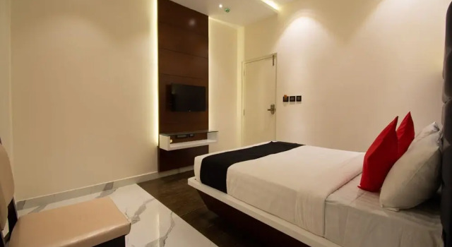 Capital O 23618 Hotel Royal Benza